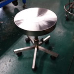 職人さん専用椅子③これまたスタイリッシュなオール手作りチェアーです。
今はやりの北欧的なインテリ系な…?私も欲しい!